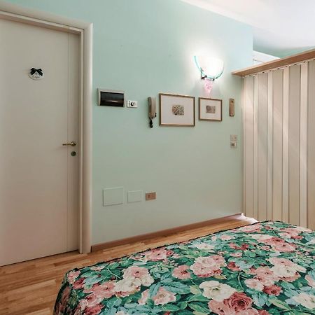 Azzurra Suite - Monolocale Con Piscina E Wifi シルミオーネ エクステリア 写真