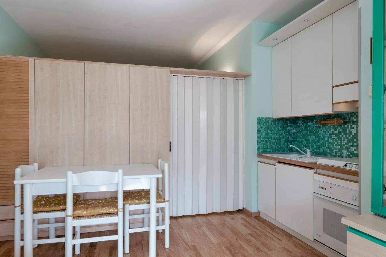 Azzurra Suite - Monolocale Con Piscina E Wifi シルミオーネ エクステリア 写真