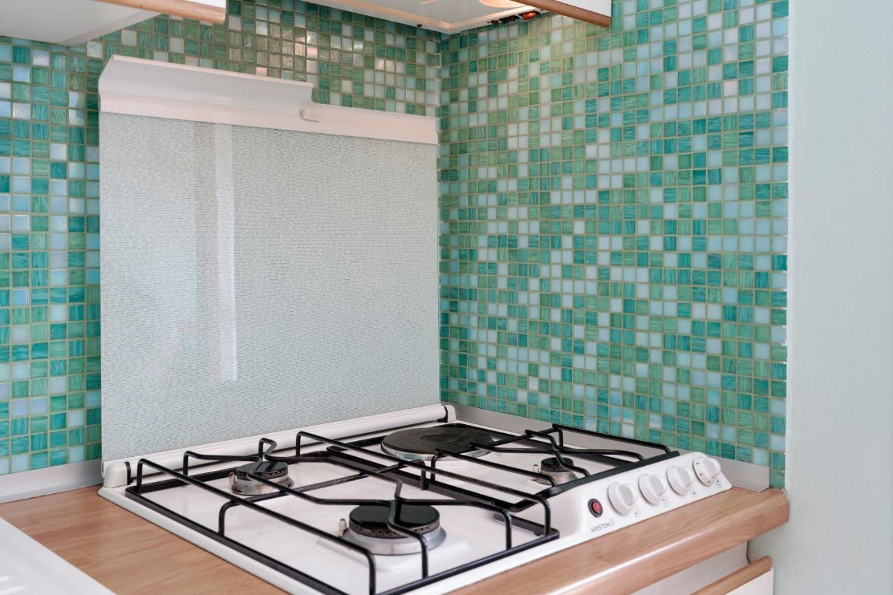 Azzurra Suite - Monolocale Con Piscina E Wifi シルミオーネ エクステリア 写真