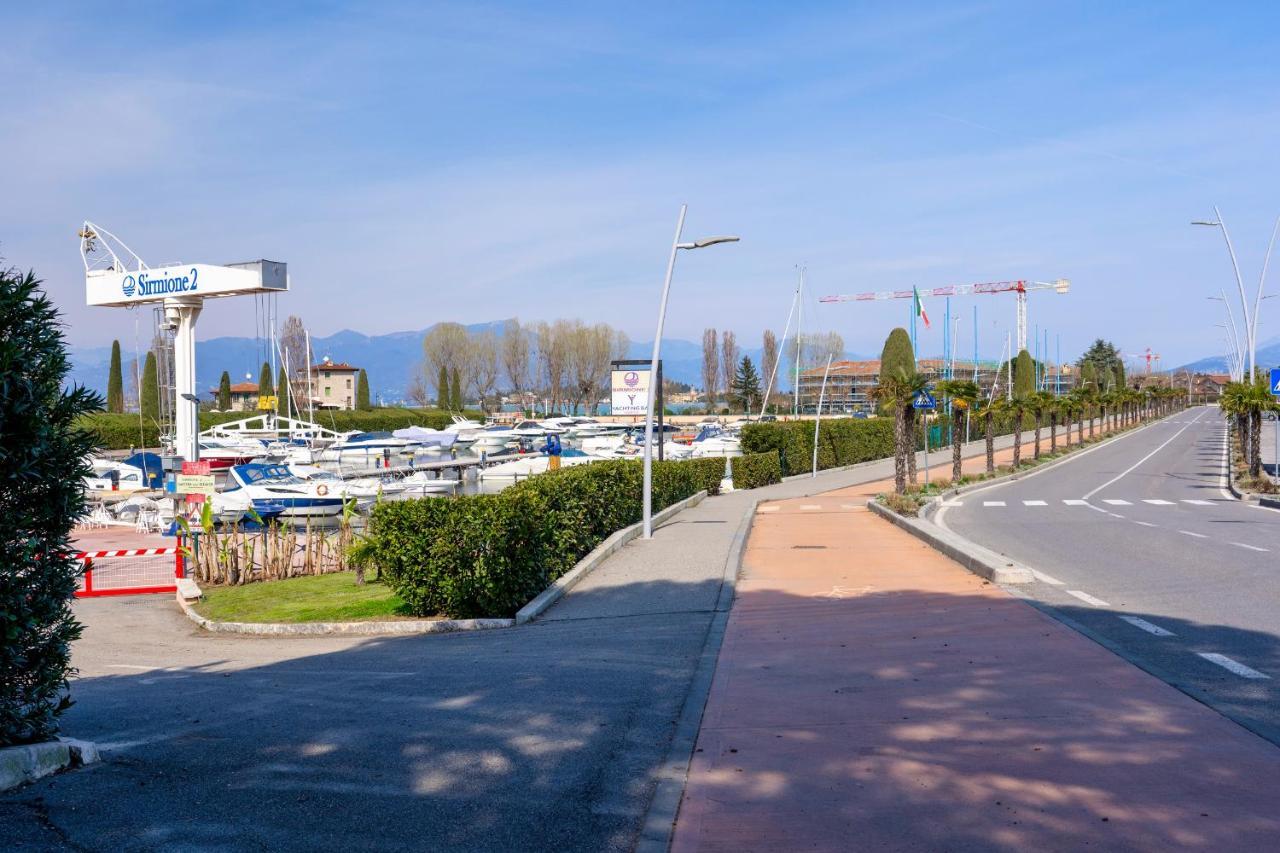 Azzurra Suite - Monolocale Con Piscina E Wifi シルミオーネ エクステリア 写真
