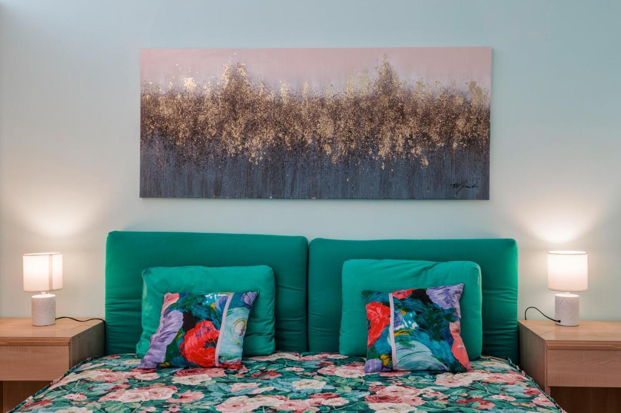 Azzurra Suite - Monolocale Con Piscina E Wifi シルミオーネ エクステリア 写真