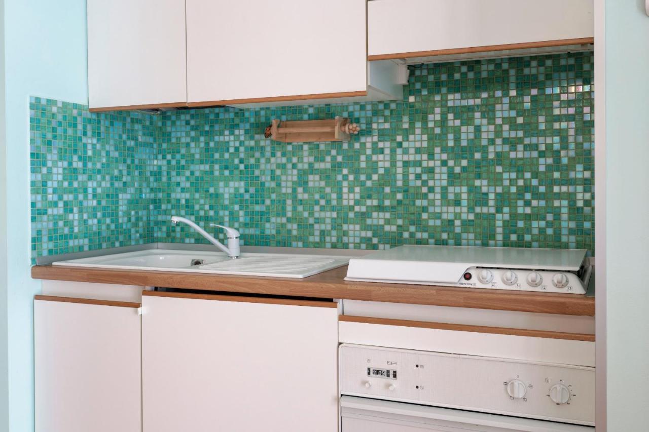 Azzurra Suite - Monolocale Con Piscina E Wifi シルミオーネ エクステリア 写真