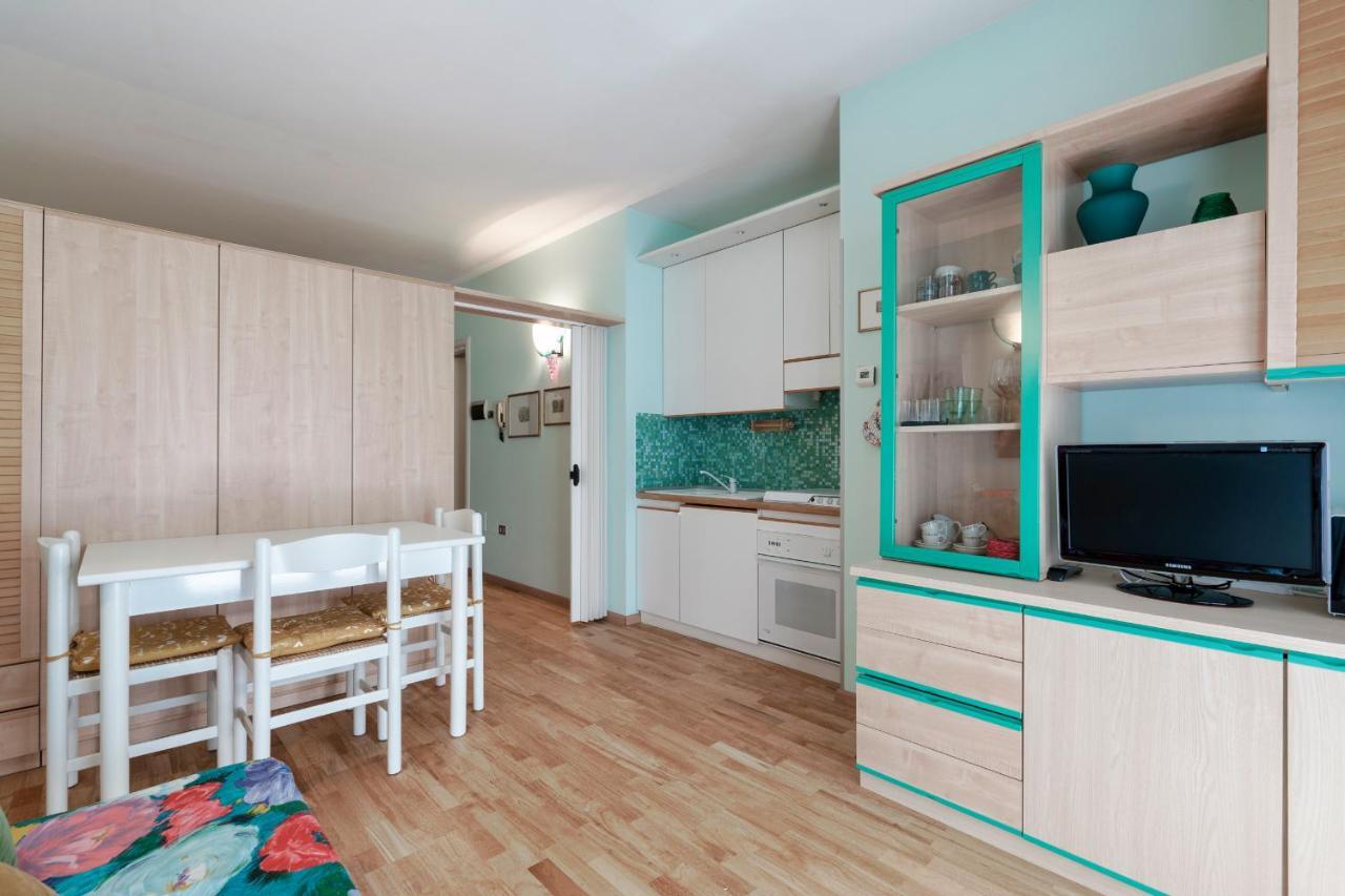 Azzurra Suite - Monolocale Con Piscina E Wifi シルミオーネ エクステリア 写真
