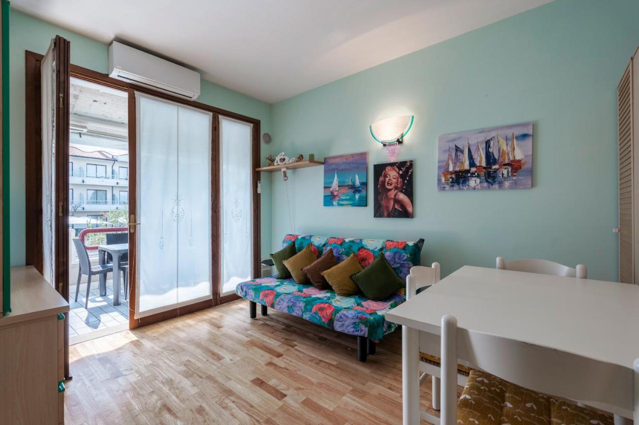 Azzurra Suite - Monolocale Con Piscina E Wifi シルミオーネ エクステリア 写真