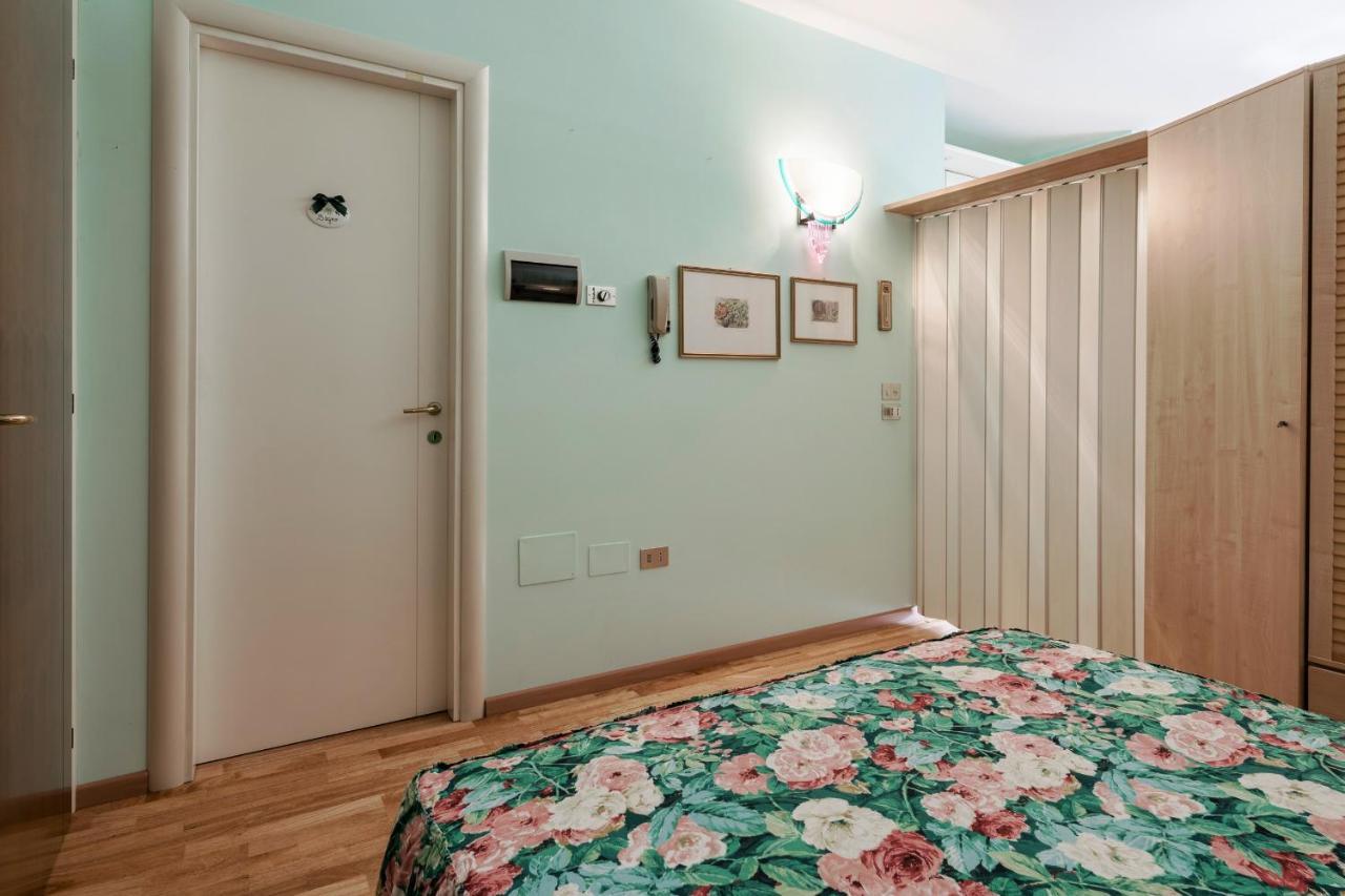 Azzurra Suite - Monolocale Con Piscina E Wifi シルミオーネ エクステリア 写真