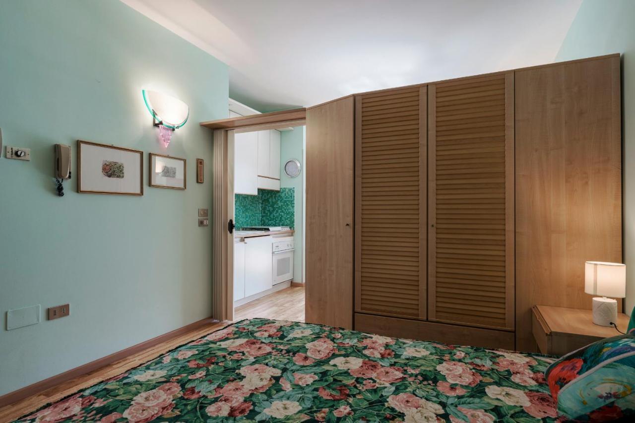 Azzurra Suite - Monolocale Con Piscina E Wifi シルミオーネ エクステリア 写真