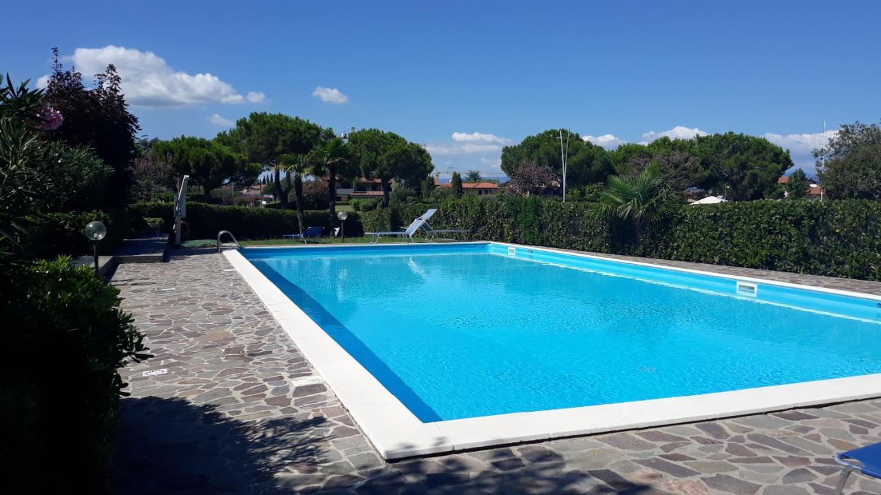 Azzurra Suite - Monolocale Con Piscina E Wifi シルミオーネ エクステリア 写真